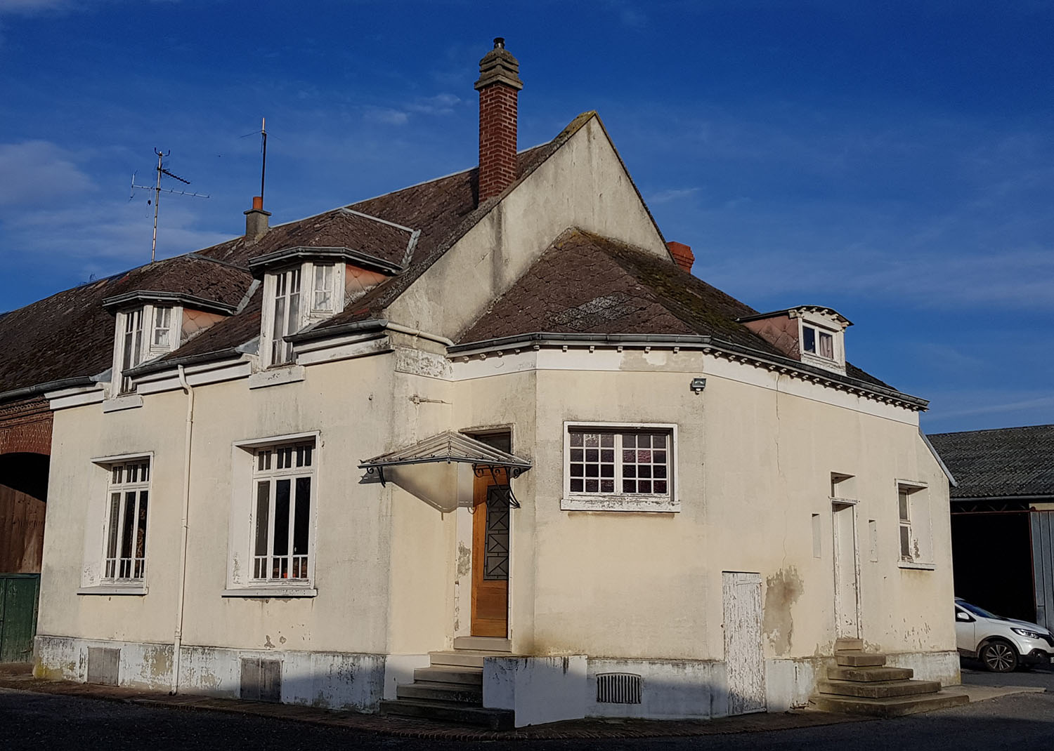 La Maison Écodulor - Bâtir l'avenir ensemble - Conception d'un projet de rénovation globale d'une maison de 1920 - Avant